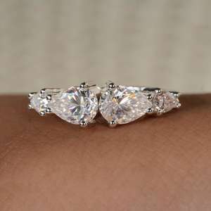 Anillo de boda de plata 925 original con moissanita talla pera de East West para mujer, regalo único y encantador para joyería nupcial - Product Image 1