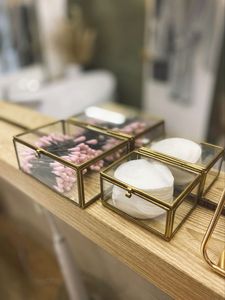 Boîtes de rangement décoratives en métal et verre faites à la main et personnalisées avec cadre métallique pour organiser les bijoux et les boîtes à bijoux en verre. - Product Image 4