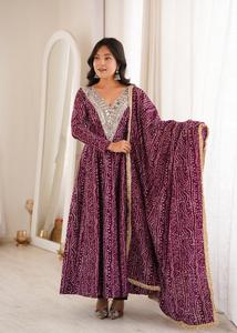 Ensemble de vêtements ethniques et accessoires : Robe en rayonne brodée de miroirs, pantalon en micro-coton et dupatta en dentelle dorée (HTU 54) - Product Image 1