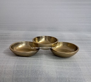 ชามใส่ผลไม้แห้งตกแต่งโลหะคุณภาพสูง ผิวสัมผัสทองเหลือง สำหรับงานแต่งงาน ใช้เสิร์ฟผลไม้และข้าวโพดคั่ว เหมาะสำหรับตกแต่งโต๊ะกลาง - Product Image 3