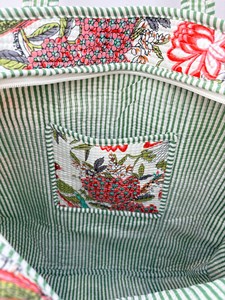 Fashionable <b>White</b> Cotton Tote <b>Bag</b> with Floral Print Bohemian Style Summer Casual Zipper Shopping Travel Handbag for Women - Product Image 4