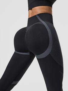 Conjunto Deportivo para Mujer, Sujetador Deportivo Sin Costuras a Rayas y Leggings de Yoga de Cintura Alta, Transpirables, Ideales para el Gimnasio - Product Image 3