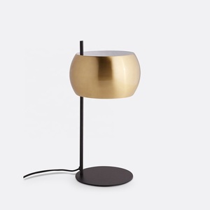 Lampe de table en métal Aurora Halo avec abat-jour globe flottant, finition brossée, base robuste, lumière ambiante chaude, accent élégant - Product Image 2