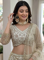 LEHENGA CHOLI DE DISEÑO CON RED DE MARIPOSAS, LENTEJUELAS Y BORDADO CODIFICADO CON DUPATTA Beige 84522