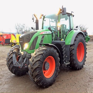 Tracteur Fendt moderne 4x4, véhicule agricole avec une construction robuste, un système hydraulique performant et une excellente performance sur le terrain - Product Image 2