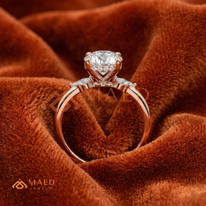 แหวนหมั้นเพชร/มอยส์ซาไนต์ทรงกลมสีโรสโกลด์สำหรับผู้หญิง แหวนเพชรทรงมาร์คีสประดับเพชรด้านข้าง - Product Image 3