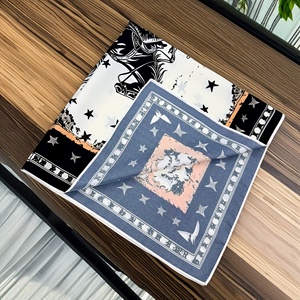 ผ้าพันคอ/ผ้าเช็ดหน้า/ผ้าพันข้อมือ ลายดอกไม้สไตล์วินเทจ ยูนิเซ็กซ์ ผ้าฝ้าย ทรงสี่เหลี่ยม สำหรับฮิปฮอป ไบค์เกอร์ มีกระเป๋า - Product Image 1