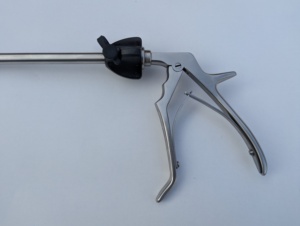 <b>Laparoscopic</b> Titanium Clip Applier Reusable Endoscopic Surgical <b>Instrument</b> with Rotating Handle Surgical Ligator - Product Image 3