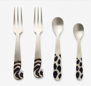 Ensemble de couverts modernes en métal avec poignées imprimées zèbre et léopard, compatibles lave-vaisselle, pour service de fête - Product Image 1