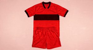Conjunto Deportivo para Hombre, Blanco, Manga Corta, Cuello en V, con Franja Negra y Ribete en Contraste, Secado Rápido, Poliéster, Corte Regular - Product Image 4