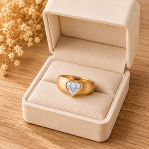 Bague en or massif 14 carats (jaune, blanc, rose) avec diamant de laboratoire taille cœur 1 carat, sertie clos, style signet, minimaliste, moderne, pour fiançailles ou promesse - Product Image 1