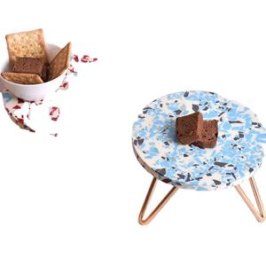 Support à gâteau en bois avec mélange de couleurs uniques en résine époxy, pieds en métal, rehausseur de dessert pour les célébrations, le service de thé et les fêtes élégantes - Product Image 4