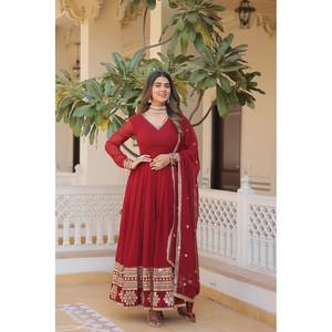 Ensemble de designer pour femmes avec broderie multi-paillettes Robe élégante à paillettes - Product Image 1