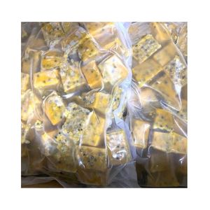 Purée de fruit de la passion surgelée de qualité supérieure, sûre et fraîche, idéale pour l'approvisionnement des usines de jus et les couches de crème glacée savoureuses - Product Image 1