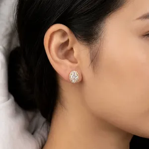 Pendientes de Diamante Cultivado en Laboratorio, Corte Oval Premium de 9x7mm, Cuatro Puntas, Color D, Certificado IGI, Oro de 10K, Joyería Fina Elegante - Product Image 1