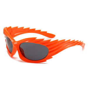 Gafas de sol con diseño de alas de ciclismo, inspiradas en Y2K, que crean un look a la moda y digno de Instagram, con motivos de espinas invertidas y erizos. - Product Image 2