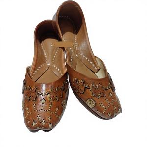 Chaussures fantaisie brodées artisanales en cuir véritable imperméable pour femmes, fabriquées en Inde par BS International, style 2025, toutes tailles - Product Image 4