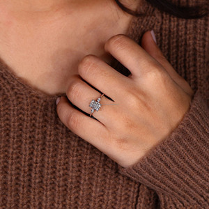 Radiant Cut Lab Grown Diamond Anillo de compromiso de tres piedras Side Marquise Diamond IGI Certified Platinum Wedding Band White Trendy - Product Image 6