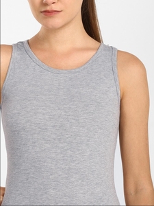 Camiseta sin mangas de algodón gris para mujer, cuello redondo, informal, transpirable, de punto, color liso, chaleco deportivo, longitud regular - Product Image 6