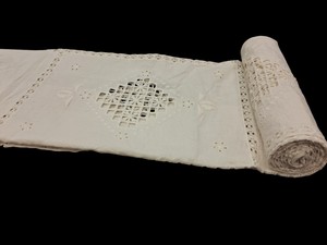 Tissu en coton blanc brodé de haute qualité, tissu brodé à motifs floraux et géométriques, matière en coton doux et respirant - Product Image 4