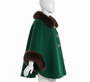 Capes en fourrure élégantes pour femmes – Vêtements d'extérieur de luxe en fausse fourrure, veste d'hiver douce et moelleuse, cape tendance pour femmes pour les soirées - Product Image 2