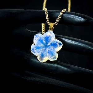 Colgante de flor de opalita natural tallada, collar de piedra preciosa, elegante colgante de opalita para mujer, fabricación de joyas al por mayor. - Product Image 6