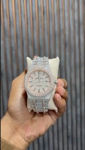 Montre Homme Automatique Luxe Bicolore Blanc Rose Givré en Acier Inoxydable avec Verre Saphir, Mouvement Seiko, Chiffres Arabes, Boîtier 7mm, Style Hip Hop - Product Image 3