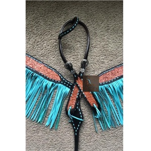 Ensemble de têtière à une oreille et de collier de poitrine en cuir noir pour cheval, avec franges turquoise et motifs floraux, équipement de style western - Product Image 3