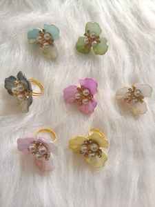 Nouvelle bague florale avec perles - Bijoux d'été colorés - Bague ajustable motif fleur - Accessoire féminin fleur pastel - Product Image 3