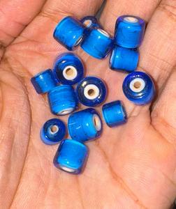 Perles de verre rondes bleues et blanches en gros, style lampwork |   Perles cylindriques de 10 mm avec grand trou, emballées en boîte pour la fabrication de bijoux - Product Image 1