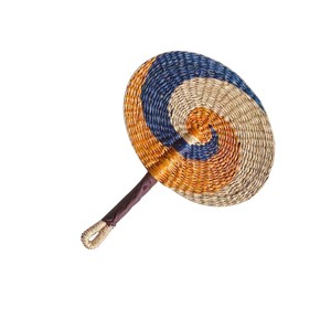 Éventail artisanal en jonc de mer bleu, orange et beige, tissé à la main, accessoire de rafraîchissement traditionnel en feuilles de palmier pour l'intérieur et les murs de la maison - Product Image 2
