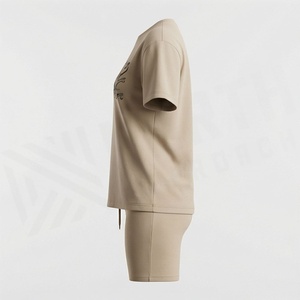 Ensemble 2 pièces tricoté pour femme : T-shirt col rond à manches courtes et short respirant, décontracté, au-dessus du genou, imprimé lettres, couleur unie - Product Image 3