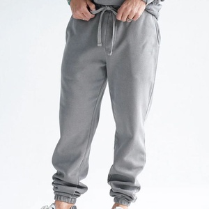 Pantalon de survêtement gris ample et élégant pour hommes, taille mi-haute, personnalisable avec logo, vêtements décontractés pour revendeurs, vente en gros - Product Image 1