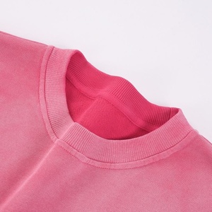 Sudadera de hombre de hombro caído, estilo deportivo y urbano, de algodón 100% de 220g, rosa liso, con efecto arenado, de corte cropped, para otoño. - Product Image 4