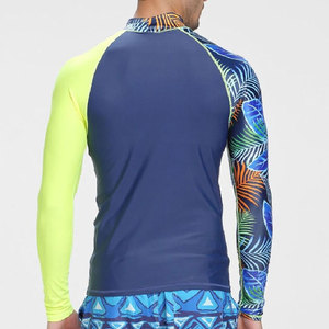 Rashguard personnalisé en polyester de haute qualité avec sublimation frontale pour BJJ, surf, MMA – Vente en gros, UPF50+, écologique, respirant, séchage rapide - Product Image 3