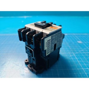 คอนแทคเตอร์แม่เหล็ก Fuji SC-4-0 ใช้เป็นอะไหล่อุปกรณ์เซมิคอนดักเตอร์รุ่นเก่า - Product Image 3