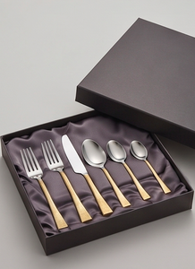 Ensemble de couverts argentés avec manche doré, fabriqués en acier inoxydable, vaisselle haut de gamme pour des repas élégants et des maisons modernes - Product Image 6