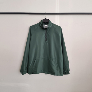 ชุดวอร์มกันลมสำหรับผู้ชาย ผลิตจากโพลีเอสเตอร์ เสื้อแจ็คเก็ตกันลมแบบสวมหัว ชุดกีฬา ชุดออกกำลังกาย เสื้อผ้าสตรีทแวร์ รับผลิตแบบ OEM ODM - Product Image 2