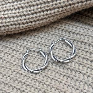Pendientes de aro minimalistas retorcidos, modernos, de latón para mujer, chapados en plata, geométricos, venta al por mayor, OEM - Product Image 3