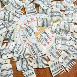 Peine para Barba de Hueso de Búfalo Pequeño Premium, Hecho a Mano con Diseño de Puntos Circulares, a Precio de Mayoreo - Product Image 2