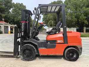 Chariot élévateur diesel Toyota FD30 d'occasion en excellent état, 3 tonnes, haute qualité, VENTE CHAUDE, avec moteur, boîte de vitesses et pompe à vendre - Product Image 4