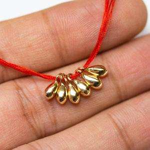 Pendentif goutte d'eau en or jaune massif 18 carats, fin, 3,3 mm x 8,5 mm, breloque en forme de goutte - Product Image 1