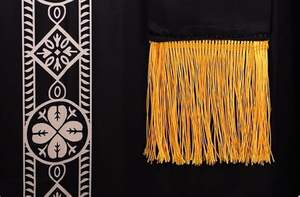 Vêtement liturgique moderne de haute qualité pour prêtre/célébrant, noir imprimé, brodé, durable, avec étole, personnalisable - Product Image 4