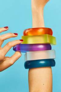 Fabricante de pulseras de resina acrílica de la India, brazaletes para mujer, regalo para fiestas, uso en bodas, diseño personalizado de la mejor calidad. - Product Image 4