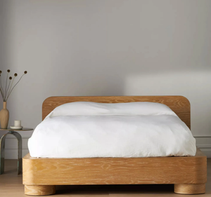 Base de Cama Moderna de Madera de Teca Sólida con Esquinas Redondeadas, Muebles Minimalistas para Dormitorio, Diseño Contemporáneo de Perfil Bajo Tapizado - Product Image 1