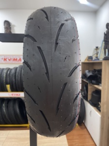 Neumático para Scooter KUMATIRE K241 3.50-10 100/90-10 Sin Cámara, Alto Agarre para el Mercado Urbano del Sudeste Asiático y Latinoamérica - Product Image 2