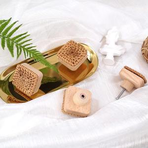 Perillas de ratán natural para armario de cocina, juego de perillas decorativas para armario, manija de puerta de armario - Product Image 1