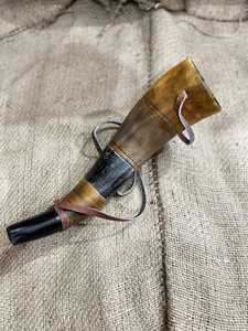 ฮอร์นควายน้ำไวกิ้งทำด้วยมือเป็นมิตรกับสิ่งแวดล้อมพร้อมเข็มขัดหนังสีธรรมชาติแตรเป่าไวกิ้งแกะสลักด้วยมือ: การต่อสู้ยุคกลาง - Product Image 6