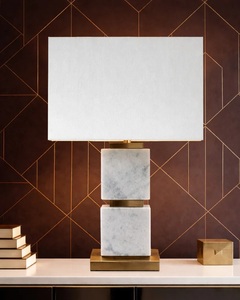 Lampe de table contemporaine en marbre blanc, mettant en valeur une architecture de cubes empilés, un savoir-faire haut de gamme et un attrait décoratif intemporel - Product Image 5