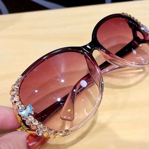 Nouvelle Arrivée Lunettes de Soleil Femme Dégradées Monture Complète Grande Carrée Nouvelle Tendance Diamant Surdimensionné Miroir PC Polarisé - Product Image 2